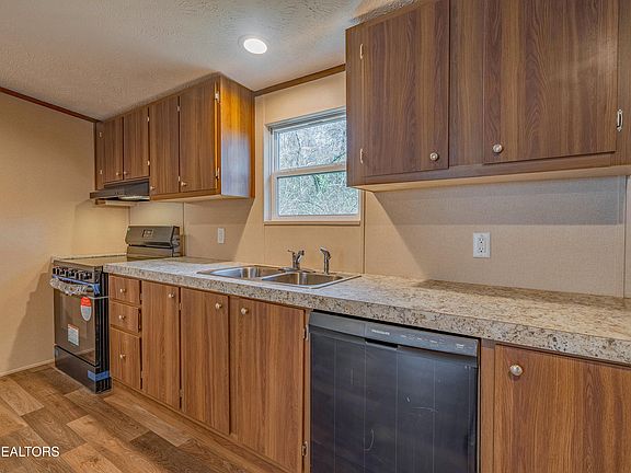 5th image of 2228 Daisy Ave SE