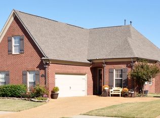 140 E Porter Run Dr, Collierville, TN 38017