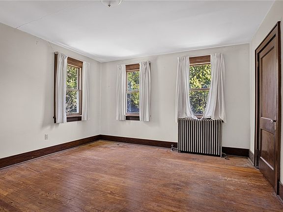 27th image of 121 Kittanning St