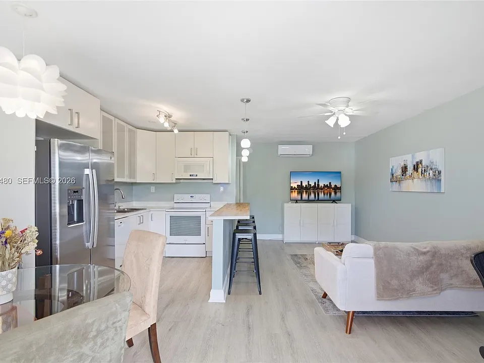 2716 NE 30th Pl #207C