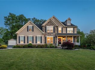 3484 Woodbyne Rd, Hellertown, PA 18055