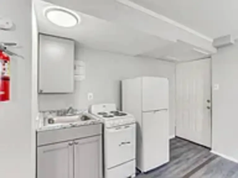 1238 W Washington St — Photo 4