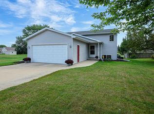 W7015 Verna Rd, Menasha, WI 54952