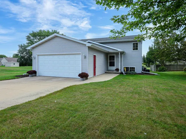 W7015 Verna Rd, Menasha, WI 54952