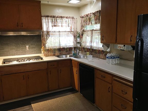 3rd image of 720 McLaughlin Ave
