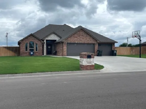 1221 Kase Ln, Mooreland, OK 73852