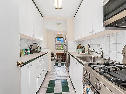 Sold by Re/Max In The City | media 6
