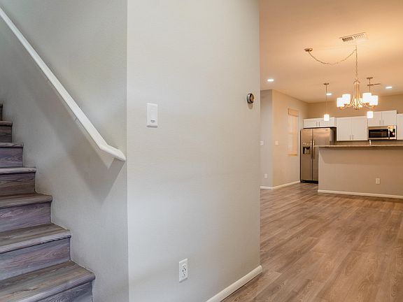 4th image of 4579 Villa Loma Ln NE