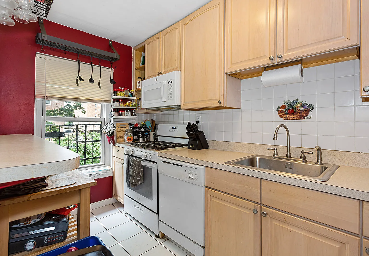 2 bed, 330 sqft, $2,300 — Photo 4