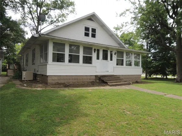 106 E South St, Mulberry Grove, IL 62262