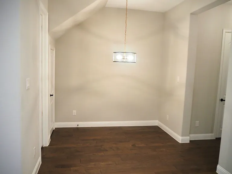 4129 Broadway Ave — Photo 11