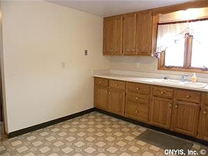 5th image of 102 Osborne Dr