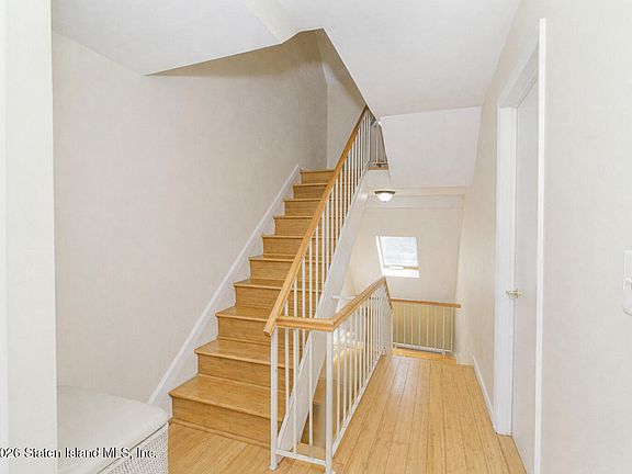 5th image of 105 Tompkins Cir