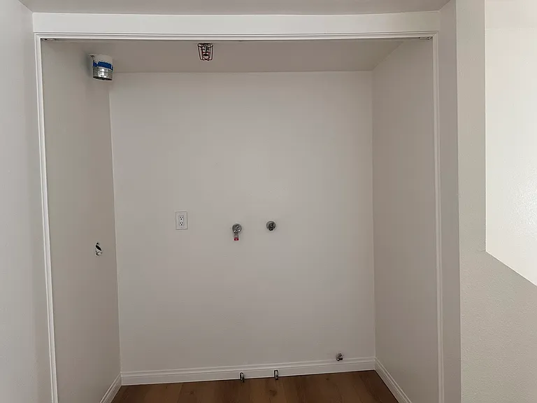 108 W Maple St #23 — Photo 36
