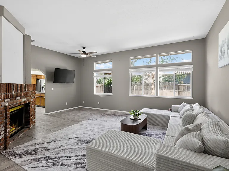 680 Canyon Creek Way — Photo 1