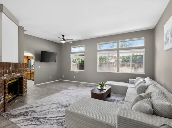 680 Canyon Creek Way, Galt, CA 95632