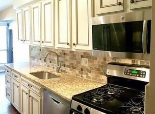 11216 Chestnut Grove Sq APT 117, Reston, VA 20190