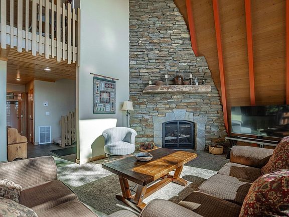 2nd image of 305 Edgecliff Way