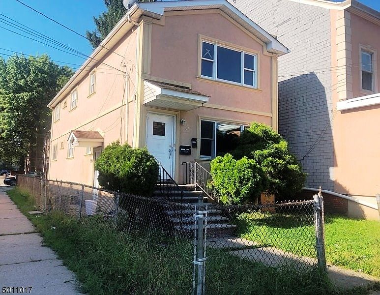 2nd image of 658 20th Ave