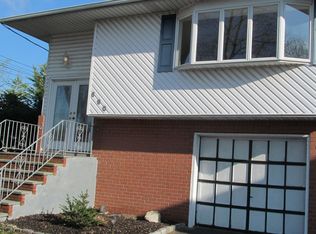 690 Wellwood Ave, Lindenhurst, NY 11757