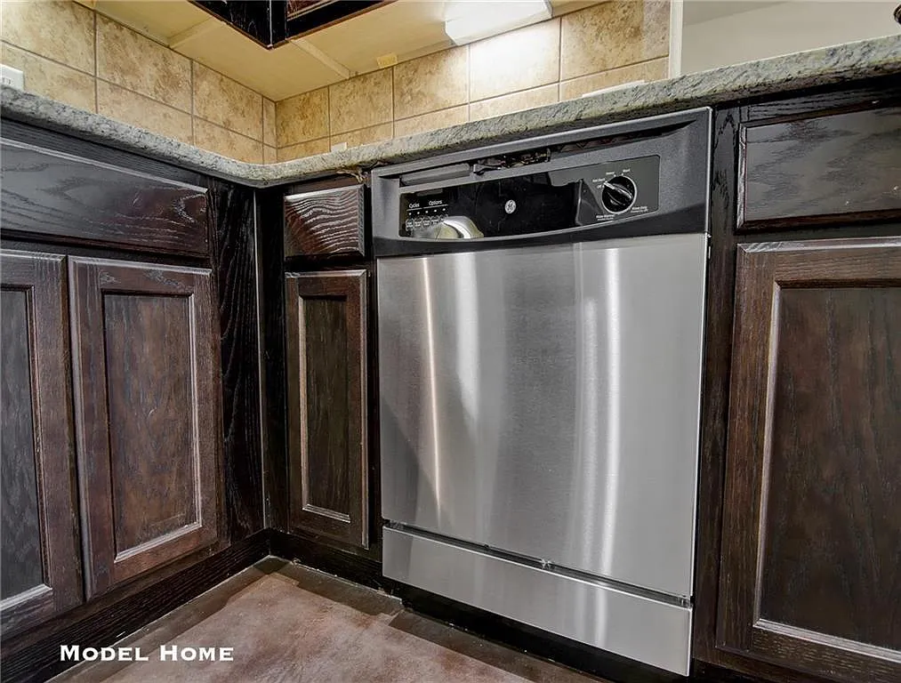 3 bed, 1372 sqft, $1,650 — Photo 4