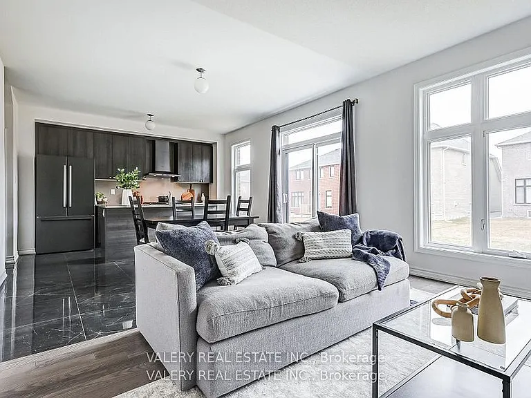 26 Sam Battaglia Cres — Photo 9