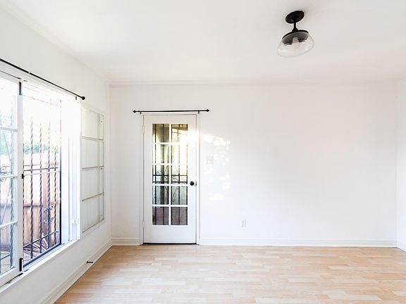 4th image of 3104 Silver Lake Blvd