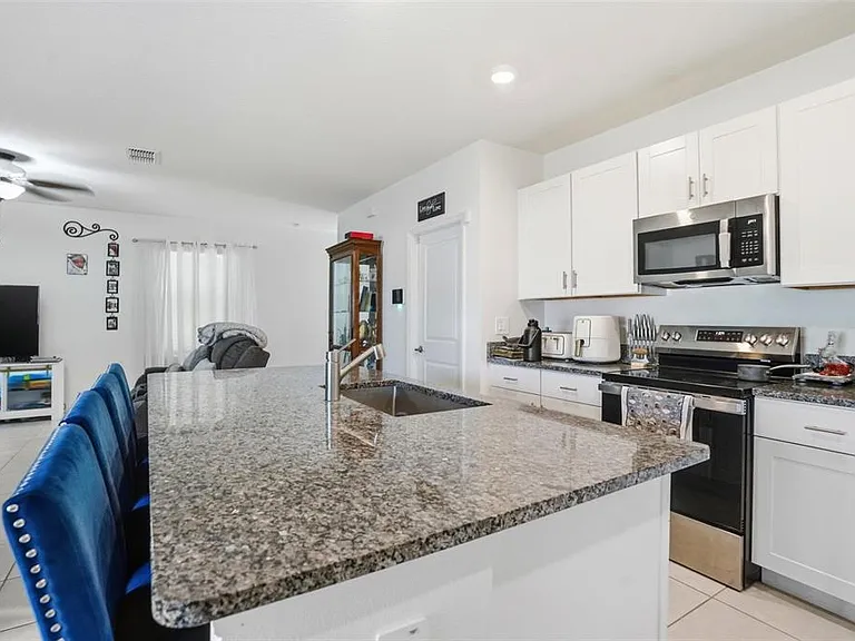 13712 Newbridge St — Photo 7