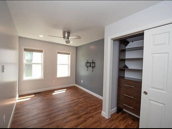 1033 N. 20th Street 
1 bedroom, 1bath duplex with garage, full basement, washer/dryer, dishwasher, yard and updated everything!