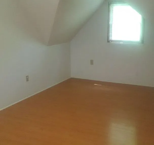 611 E University St — Photo 8