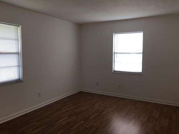 4th image of 614 SE Chapman Ave