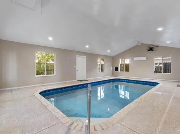 1136 Nestling Ct, Gulf Breeze, FL 32563