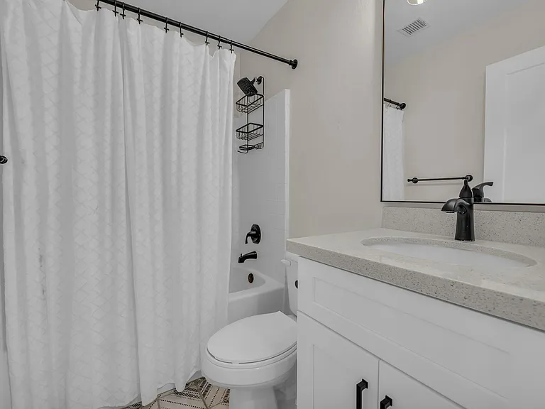 325 E Mitchell Dr — Photo 11