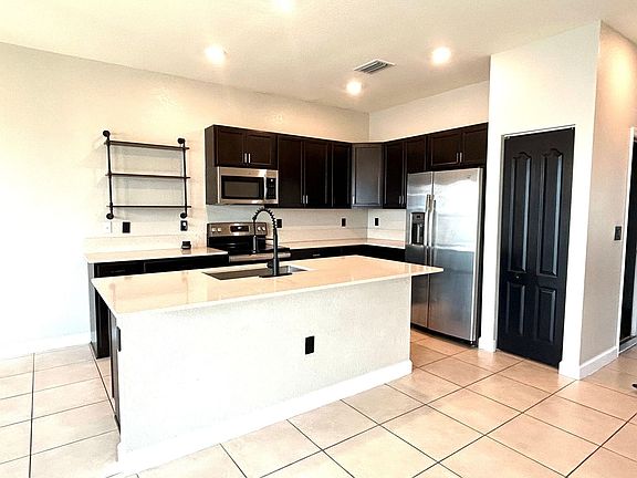 4th image of 10152 W Villa Cir