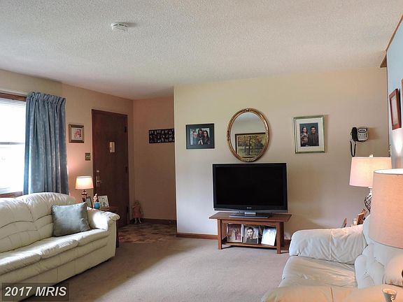3rd image of 1528 Crest View Ave