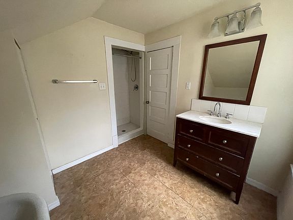 2nd image of 3-336 Hillman Ave #3
