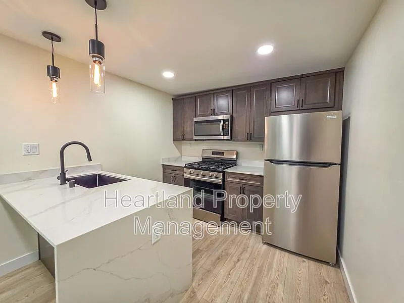 1 bed, 1.0 bath, 450 sqft, $2,390 — Photo 3