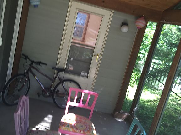 2nd image of 423 Bell St