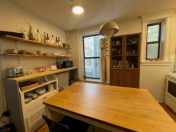 2nd image of 355 21st St APT 2R
