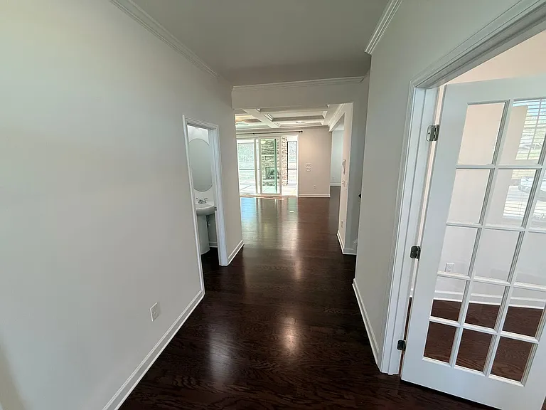 2567 Cornelius Pl NW — Photo 4