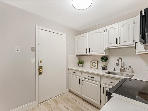 5th image of 4 Brook Road #8