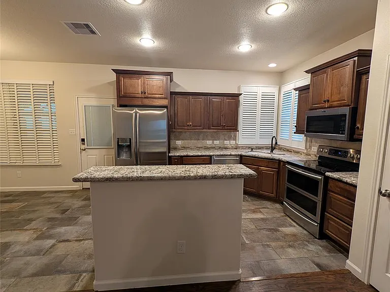 14156 Shadow Bay Dr — Photo 2