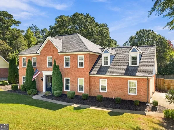 1812 N Chestnut Grove Dr, Marietta, GA 30066
