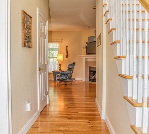 4th image of 46 Radisson Ln