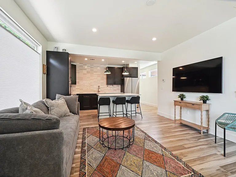 3870 N Clay St — Photo 14