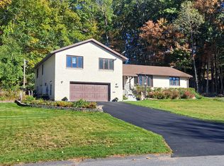 209 Crestwood Dr, Gardner, MA 01440