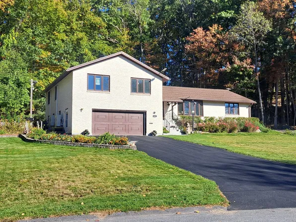 209 Crestwood Dr, Gardner, MA 01440