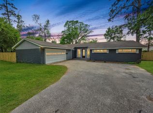 910 Royal Oak Dr, Dickinson, TX 77539