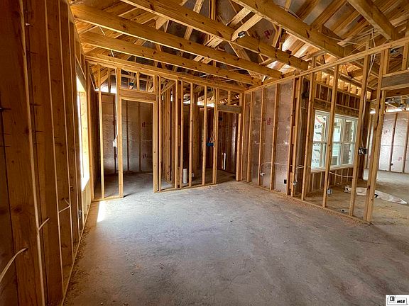 5th image of 206 Yellow Pine Dr