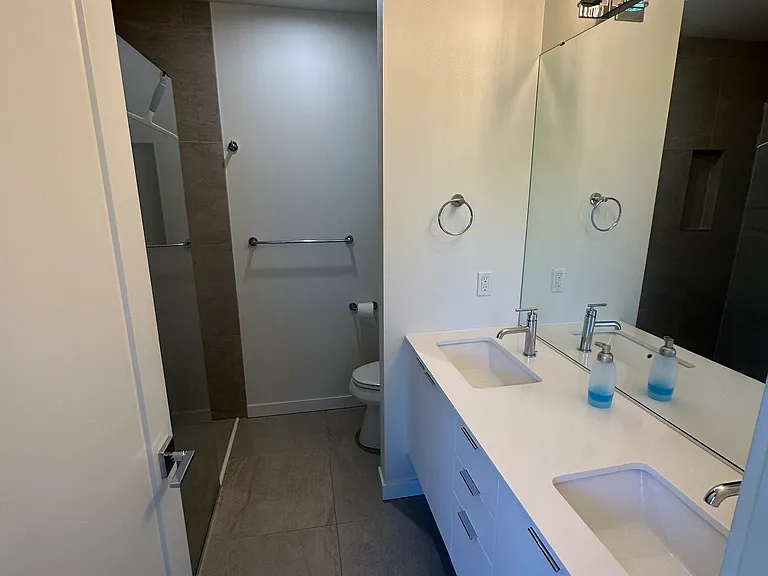 714B 11th Ave E — Photo 2